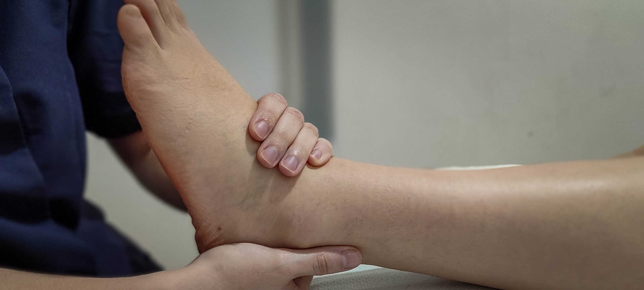 tratamiento de esguince de tobillo con fisioterapia avanzada